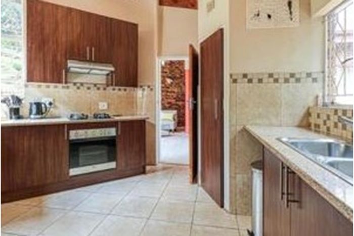 4-Bedroom House For Sale in Glenvista with Flatlet and Pool Area!
