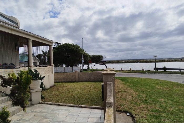 For Sale: 4-bedroom house in Swartkops with parking, Air B&B potential.