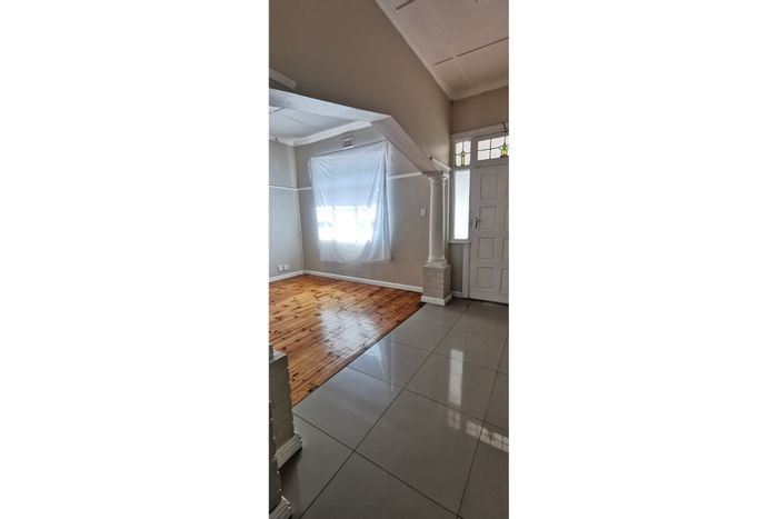 Kenwyn Cottage To Rent: Dual living, 2 bedrooms, private backyards, shared parking.
