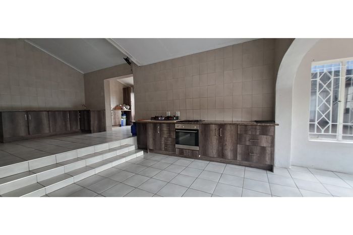 3-Bedroom House For Sale in Dalview with spacious lounges and landscaped garden.