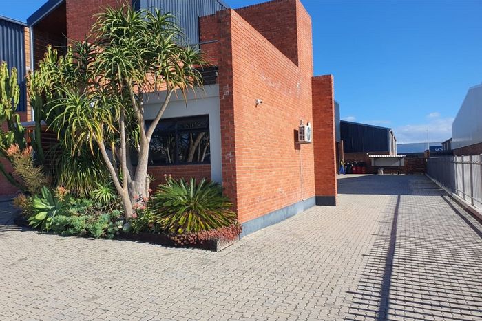 900m² Industrial property in Fairview to rent with office, warehouse, and secure yard.