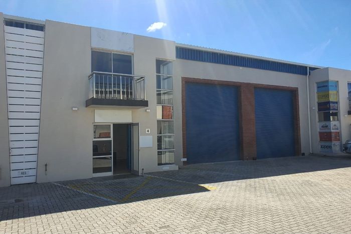 Fairview Industrial Warehouse To Rent: 280m2, secure access, office suite, high-bay roller shutter.