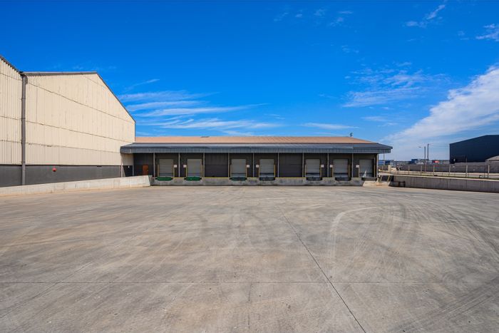 Industrial Facility To Rent in Markman: 27,290 sqm with heavy lifting and rail access.