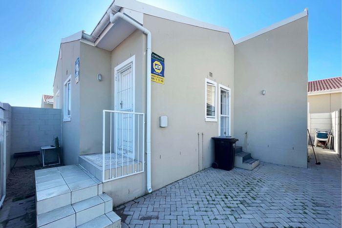 For Sale: House in Parklands with 2 bedrooms, secure estate, private outdoor space.