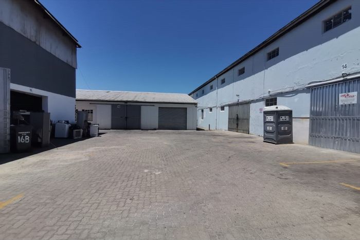 Dal Josafat Industrial Space To Rent: Double-volume workshop, three-phase power, 24/7 security.