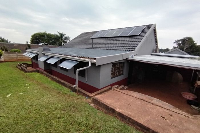 Noordsig House For Sale: 3 Bedrooms, granny flat, solar system, ample parking.