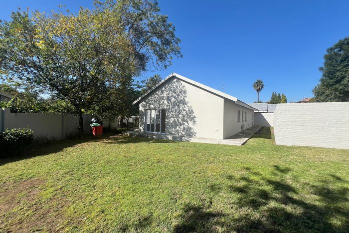 To Rent: House in Magaliessig with 2 ensuites, pet-friendly garden, secure parking.
