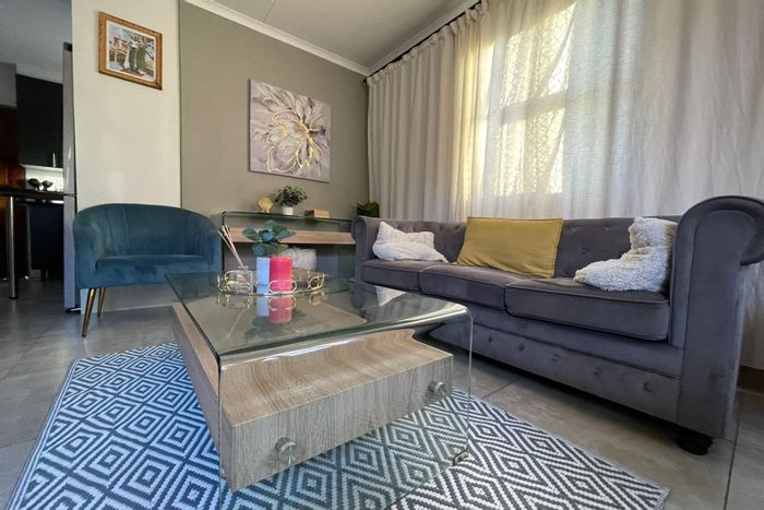 Kya Sands House For Sale: 3 beds, security estate, fibre internet, move-in ready.