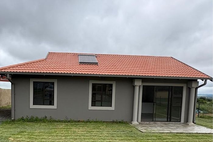 For Sale: Townhouse in Sunnyridge with 3 bedrooms, carport, and solar geyser.