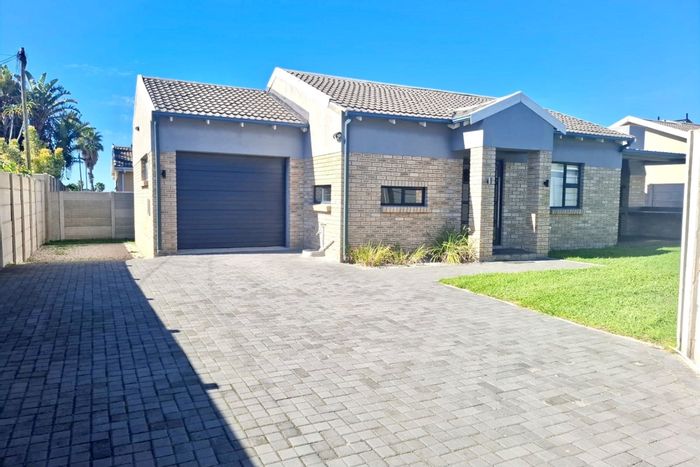 3-Bedroom House To Rent in Salisbury Park with En-suite, Garage, and Garden.
