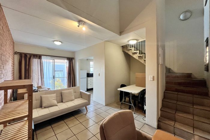 Houghton Estate Apartment To Rent: 1 Bed, Pool, Security, Near WITS and UJ.