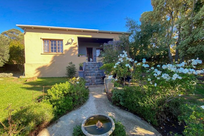Charming 3-bedroom house in Bot River Central with garden, views, and flexible spaces. For Sale.