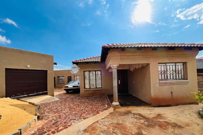 For Sale: Income-Generating House in Vosloorus Ext 10 with Multiple Tenants.