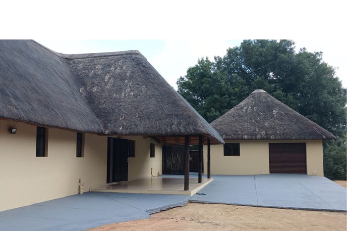 3-Bedroom Townhouse with Pool, Loft, and Entertainment Area in Blyde Wildlife Estate To Rent