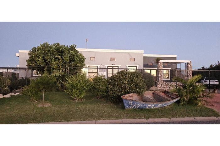 For Sale: House in Langebaan North with guest rooms, courtyard, and lagoon views.
