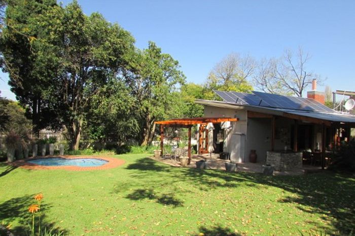 Colbyn House For Sale: 3 beds, pool, cottage, solar systems, secure living.