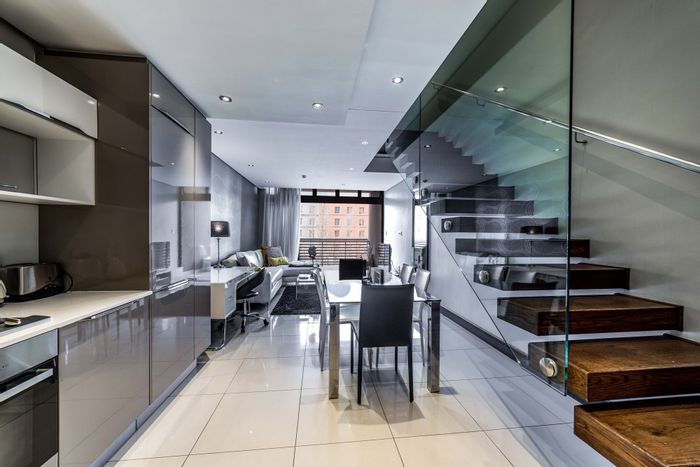 To Rent: Townhouse in Birnam with pool, gym, and hotel amenities access.