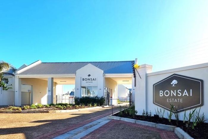 2-Bedroom Apartment To Rent in Langeberg Ridge with patio and parking space.