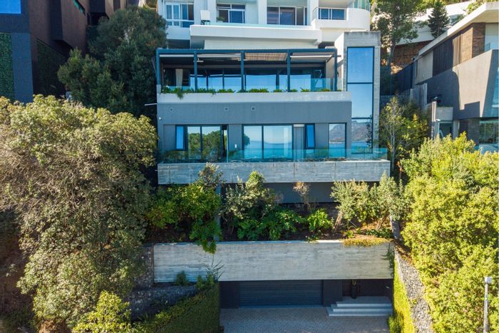 Clifton House To Rent: 3 en-suite bedrooms, ocean views, private beach access.