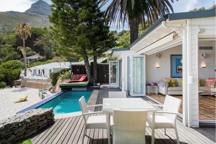 Clifton House To Rent: 3-bed, beach access, private pool, ocean views.