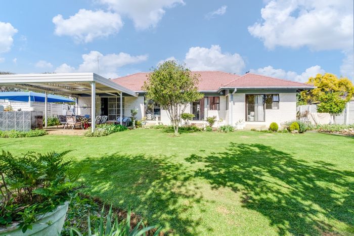 Edenvale Central House For Sale: 3 beds, 2 baths, garden, cottage, secure parking.