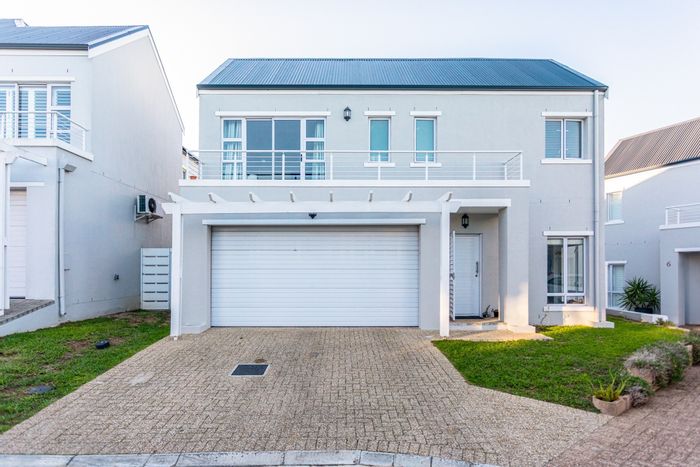 Eversdal Heights House For Sale: 3 beds, solar power, pet-friendly, near schools.