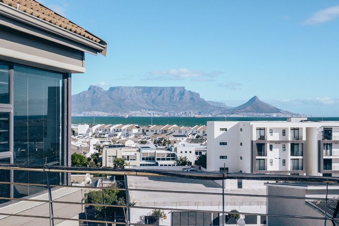 Penthouse for Sale in Waves Edge: 3 beds, pool, secure parking, beach access.