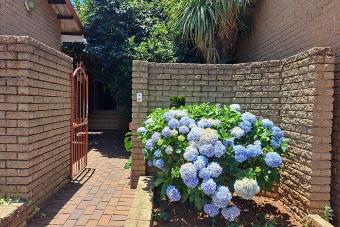 For Sale: 3-Bedroom Townhouse in Constantia Kloof with private garden and communal pool.