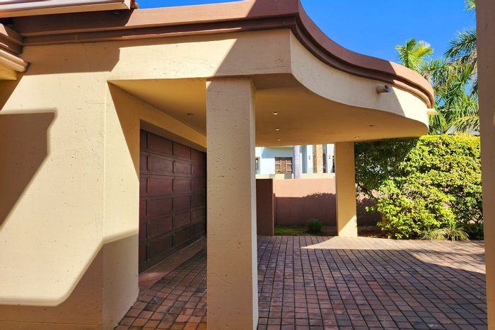 For Sale: Spacious 4-Bedroom House in Kosmosdal with Garden, Garage, and Solar Panels.