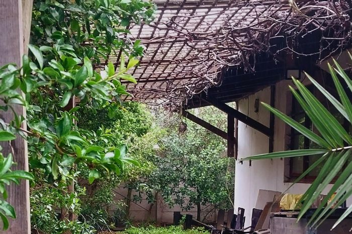 For Sale: House in Kalbaskraal with 4 bedrooms, rental potential, and workshop.
