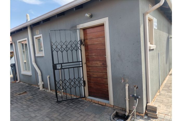 2-Bedroom House To Rent in Mahube Valley, near transport and shopping amenities.