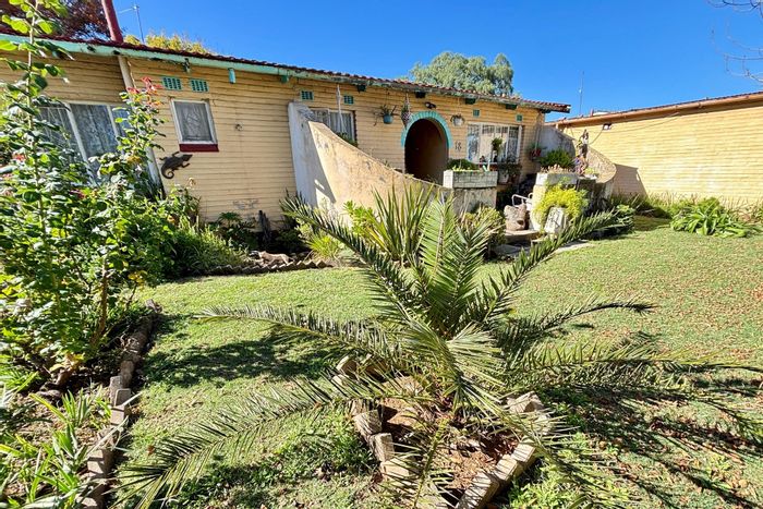 For Sale: 3-bedroom house in Sasolburg Ext 1 with garden, flat, and parking.