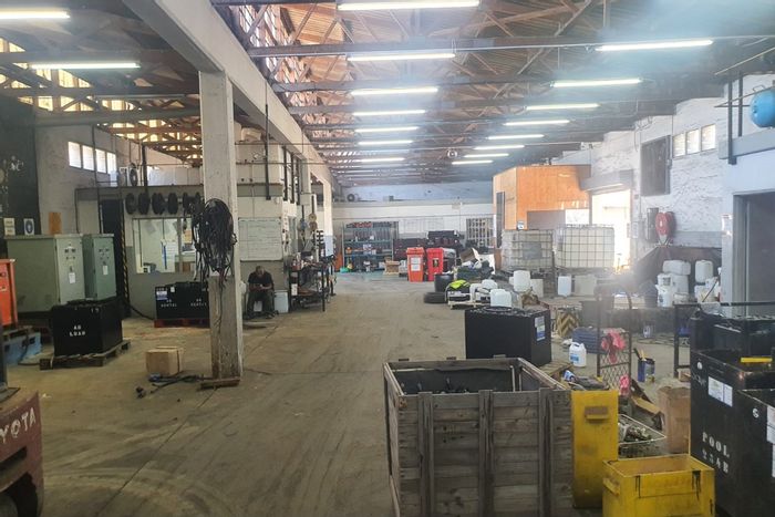 Industrial warehouse in North End to rent, featuring offices, ample yard space.