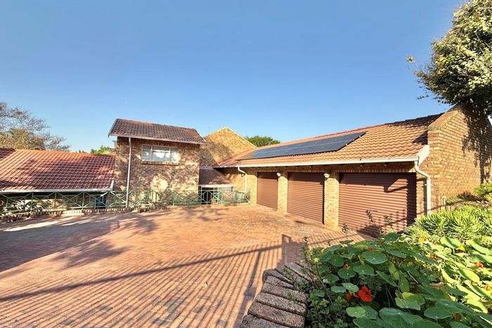 For Sale: Spacious Moreleta Park house with pool, 4 bedrooms, and multiple entertainment areas.