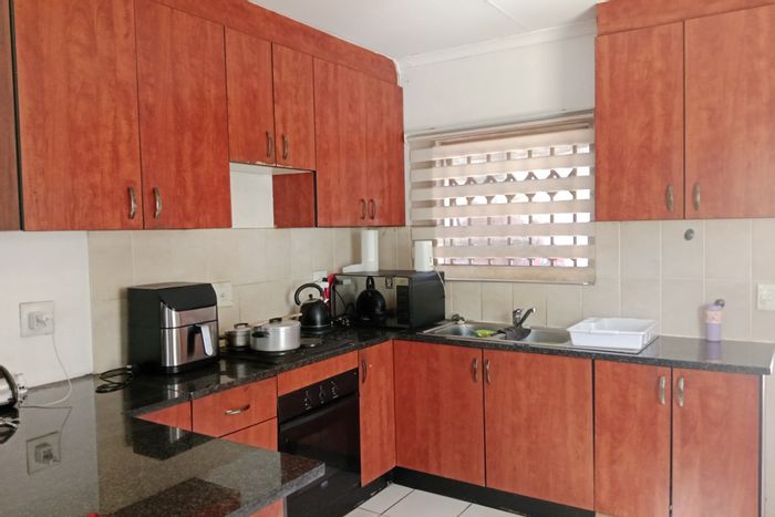 3-Bedroom House For Sale in Heatherview with garden, parking, and security access.