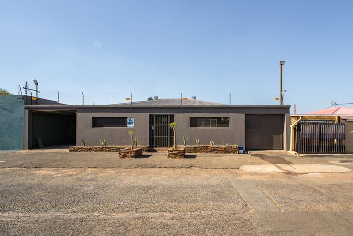 For Sale: House in Newlands with 3 bedrooms, guest suite, and ample parking.