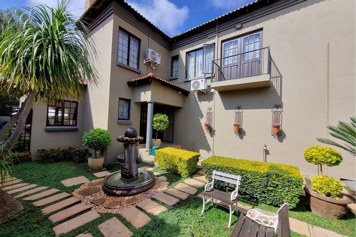 For Sale: Energy-efficient 4-bedroom house in Moreleta Park with pool and solar system.