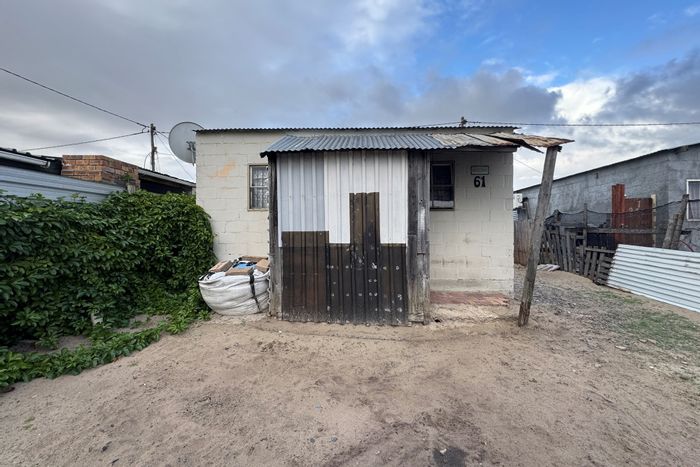 For Sale: House in Happy Valley with open-plan design and spacious yard.