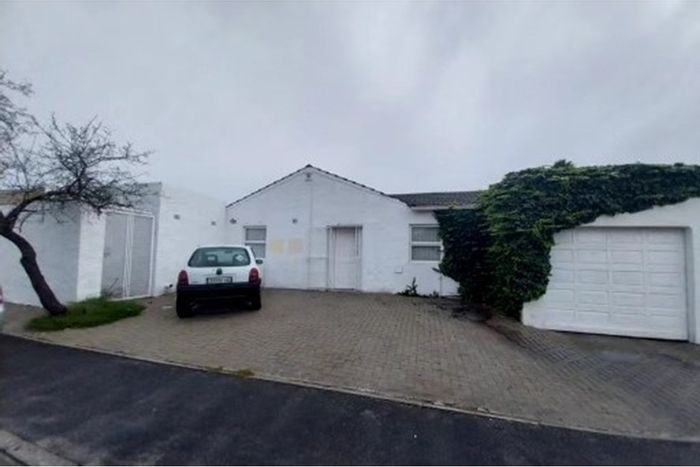 Northpine House For Sale: 3 beds, 3 baths, garage, parking, renovation potential.