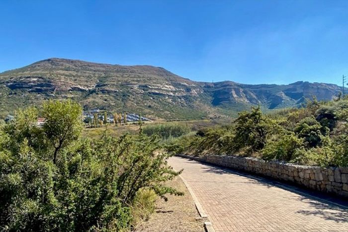 Vacant Land Residential for Sale in Clarens Golf & Trout Estate, 701 m², golf access.