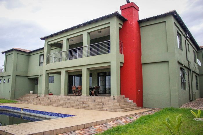 Aerorand House For Sale: 6 bedrooms, pool, entertainment areas, top security features.