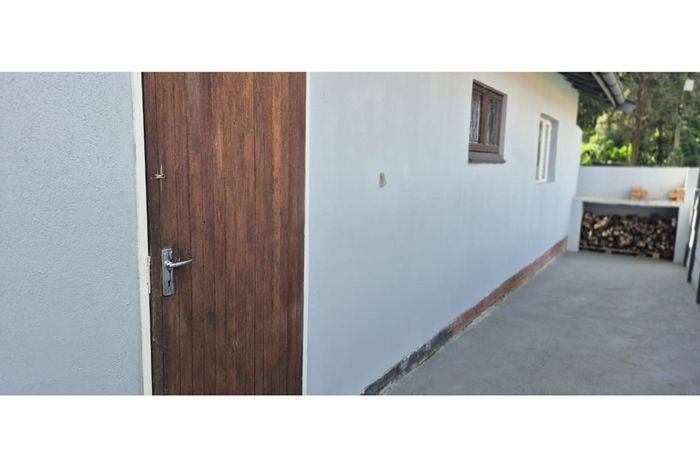 Chase Valley Cottage To Rent: Furnished, garden, air conditioning, WiFi, parking included.