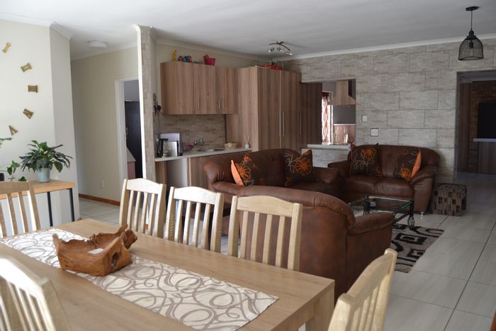 3-Bedroom House For Sale in Paarl Central with garden, parking, and close amenities.