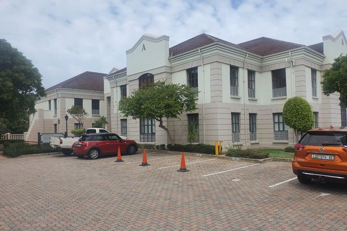 Prime 340m² office in Newton Park, close to Greenacres Mall, To Rent.