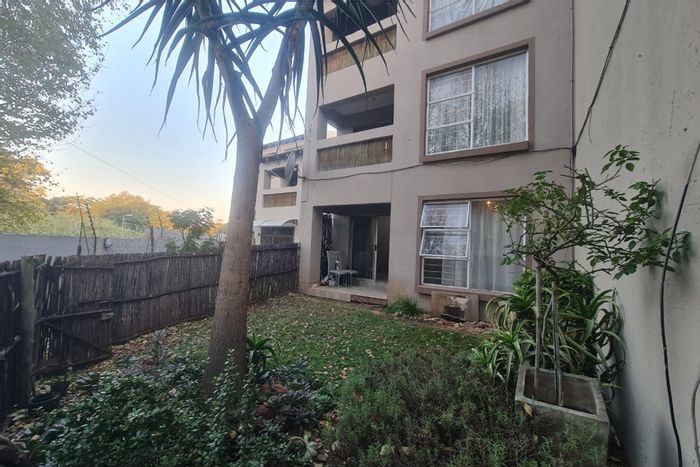 3-Bedroom Townhouse in Ferndale For Sale with Covered Parking and Convenient Amenities.