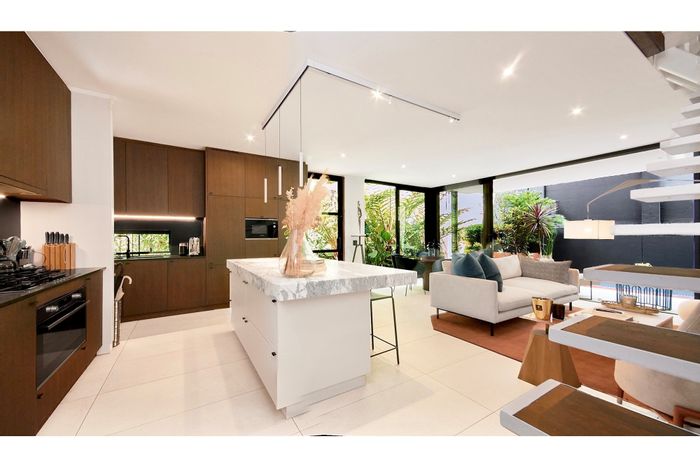 Hyde Park Townhouse For Sale: 2 beds, splash pool, solar power, secure complex.