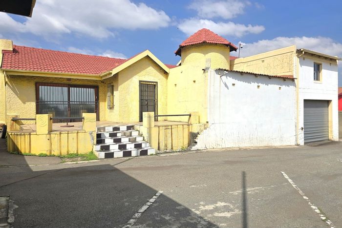 Retail Space For Sale in Croydon: Prime Location with Sub-let Potential and Ample Parking.