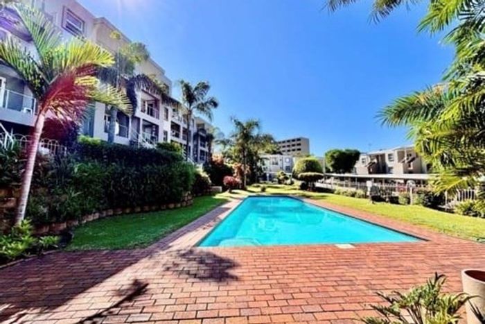 Essenwood Townhouse To Rent: 3 Bedrooms, secure parking, gym, pool access.