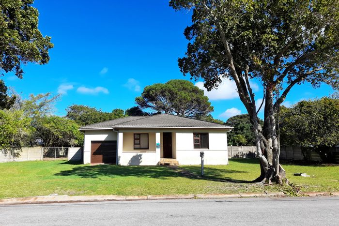 For Sale: House in Lorraine with large stand, garage, and development potential.