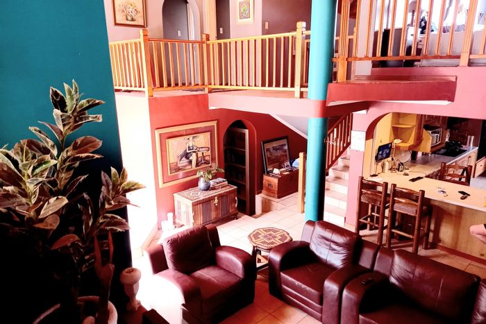 Vredenburg Central House For Sale: Business rights, two flats, ample parking, versatile spaces.